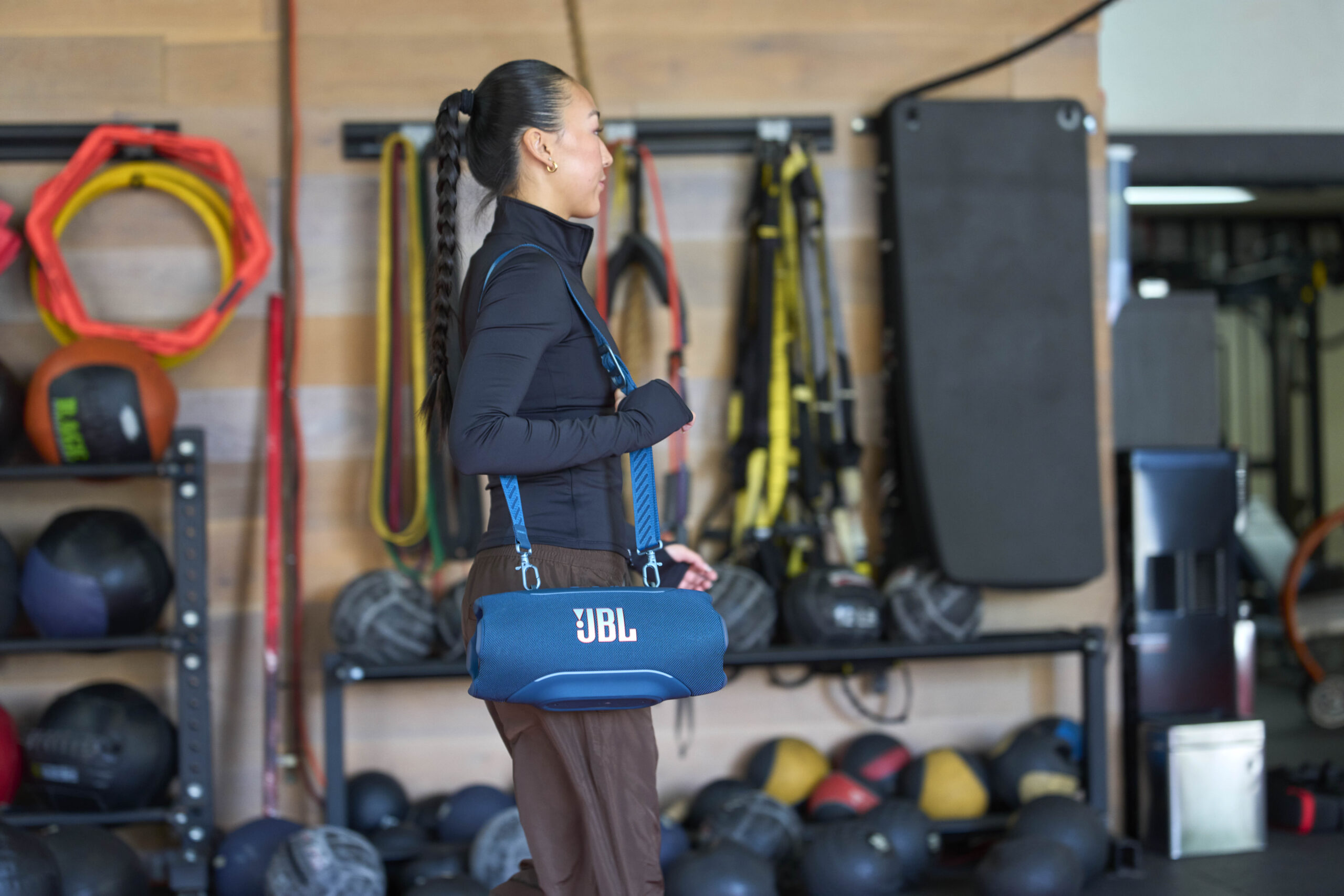 LS_JBL_XTREME5_LIFESTYLE_BLUE_DSC06553_x1 (1)