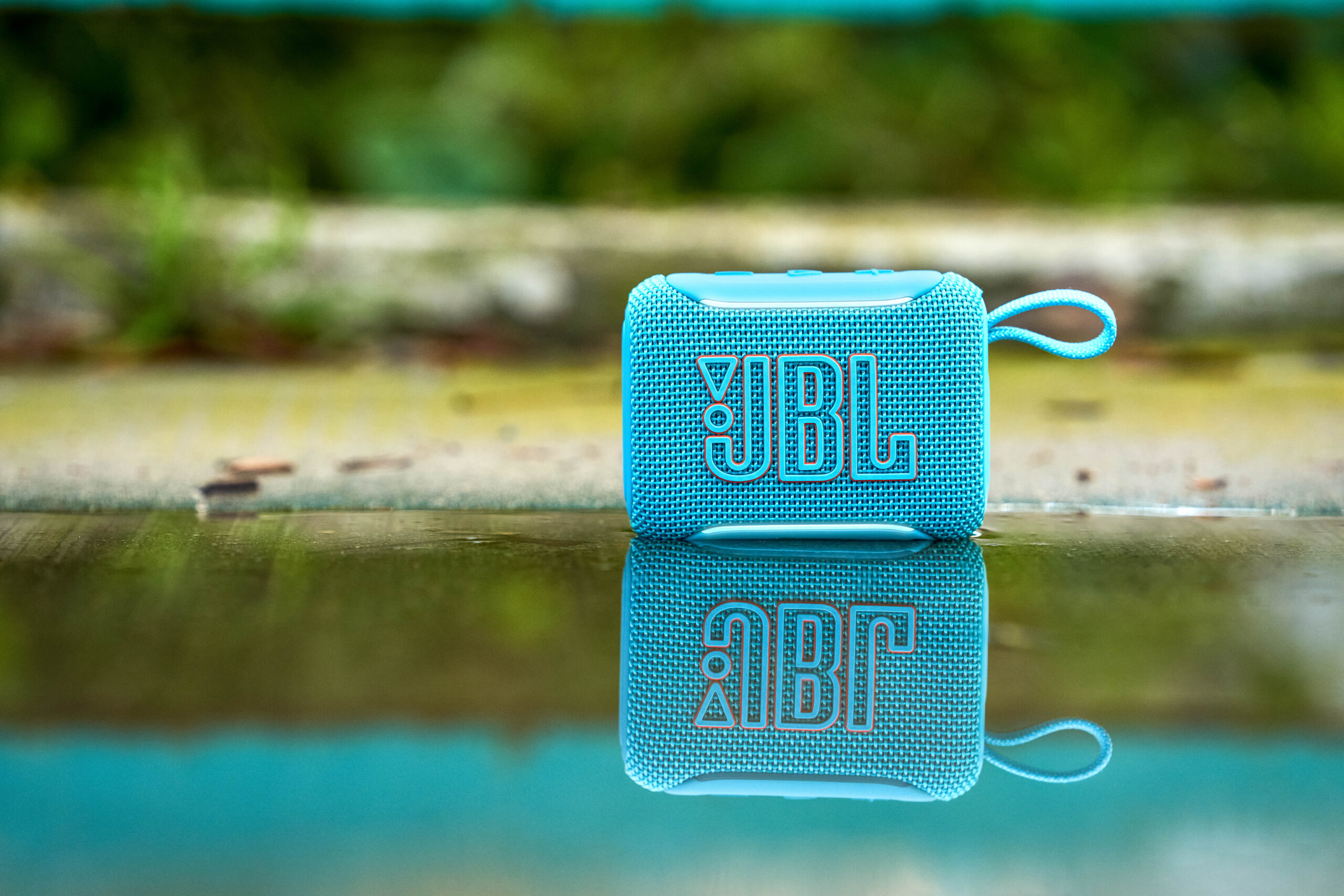 LS_JBL_GO5_LIFESTYLE_TURQUOISE_DSC09144_x2